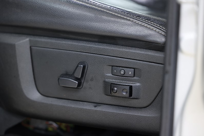 RAM 1500 Crew Cab 5.7 V8 4x4 Laramie Ram Box MOMS