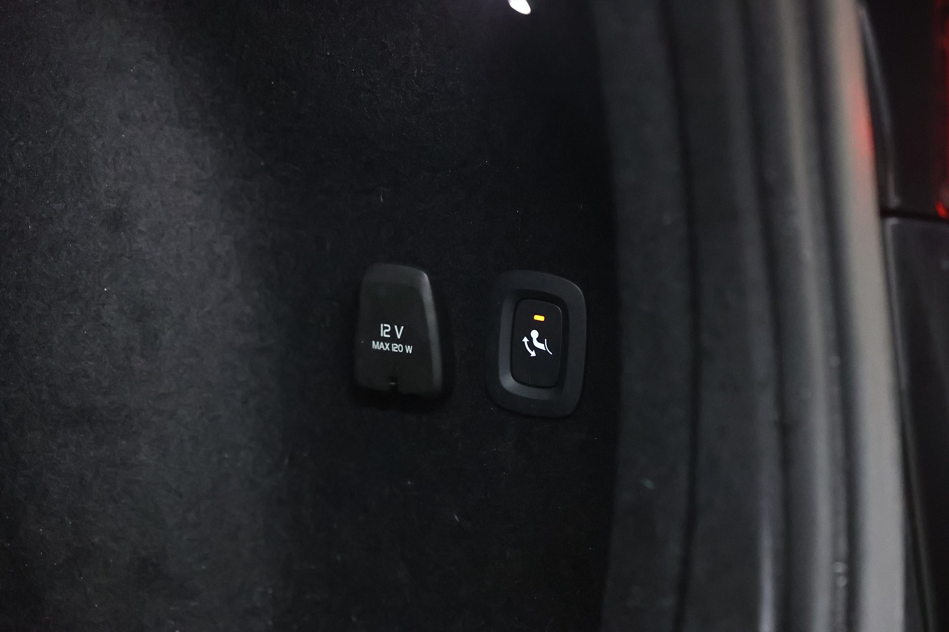 Volvo V60 Recharge T6 AWD 350hk Core H/K Läder Keyless Navi Drag