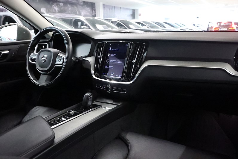 Volvo V60 Cross Country B4 AWD 197hk Momentum H/K Drag