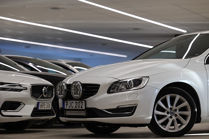 Volvo V60 D4 190hk Summum Värmare B-kamera Navi Skinn