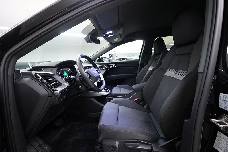 Audi Q4 40 e-tron 204hk *Hjulkampanj!* B-kamera Navi Värmare Black pkt