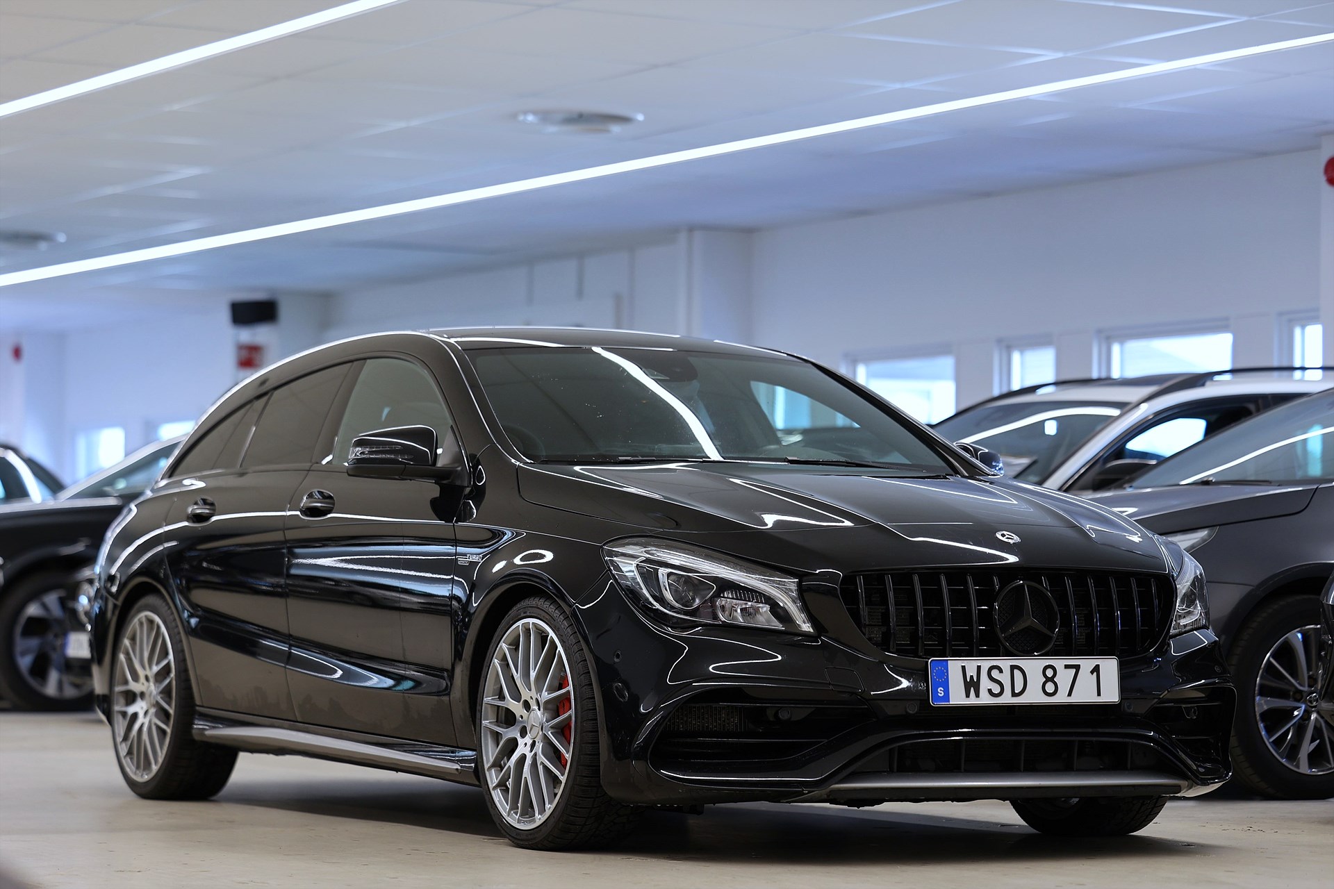 Mercedes-Benz AMG CLA 45 4M 381hk Pano H/K Skalstolar