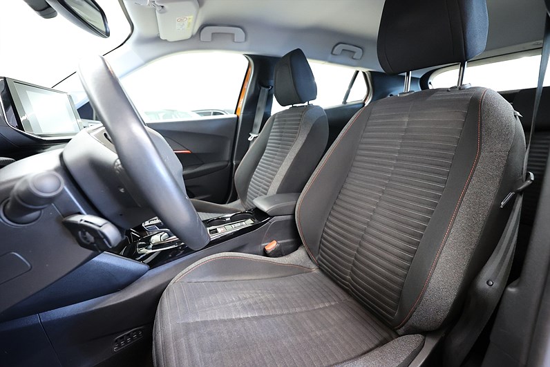 Peugeot e-2008 136hk Active Carplay Räckvidd 445km
