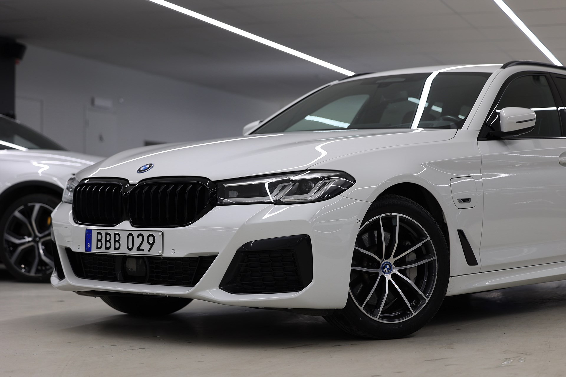 BMW 530e xDrive M-Sport B-Kamera HiFi Skinn Keyless Display key MOMS