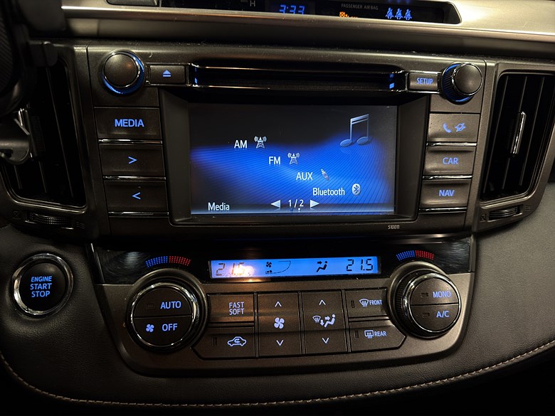 Toyota RAV4 2.0 AWD Navi Keyless Drag Kamera 2015, vit – bild 15 av 24, begagnad hos Niber i Järfälla