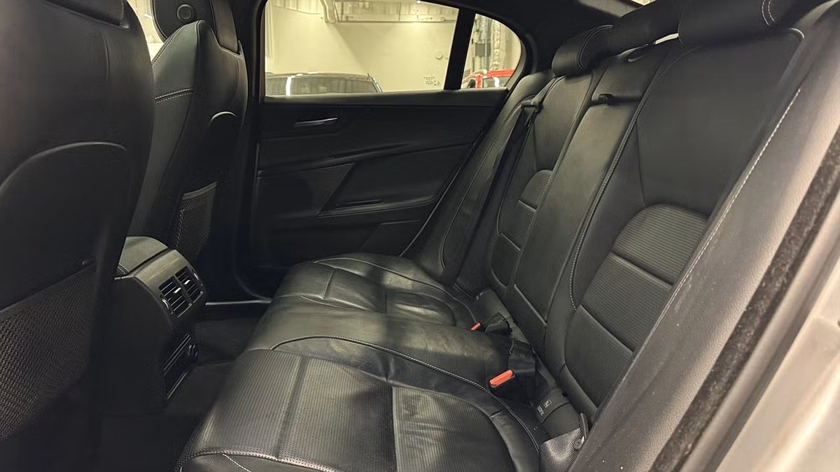 Jaguar XE – bild 15