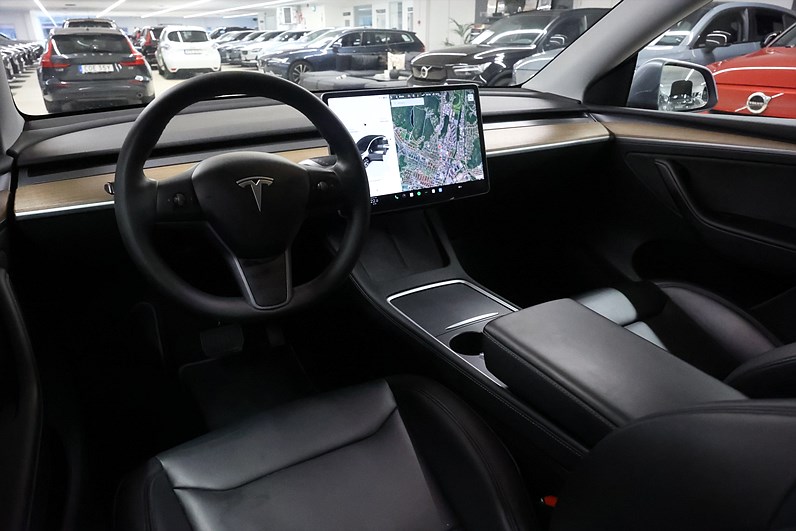 Tesla Model Y Long Range AWD 514hk Pano Navi Läder