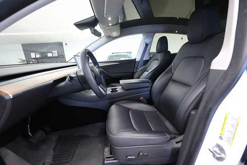 Tesla Model Y Standard Range 299hk Pano Läder Navi Drag B-Kamera