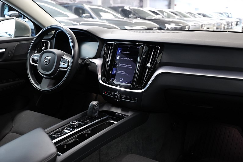 Volvo V60 B4 197hk Momentum H/K Värmare CarpPlay Drag B-Kamera