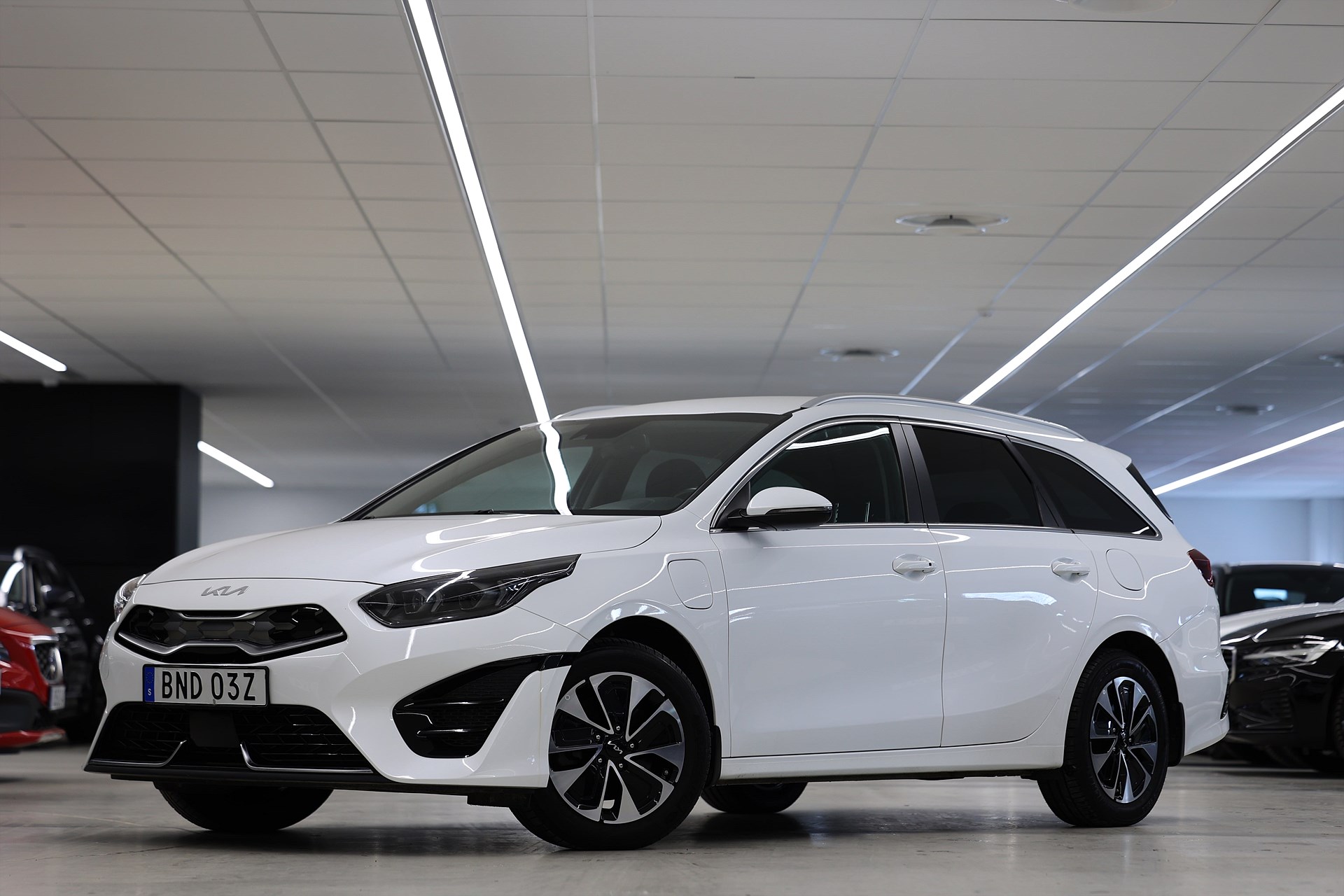 Kia Ceed SW Plug-in 141hk Advance B-kamera Keyless CarPlay