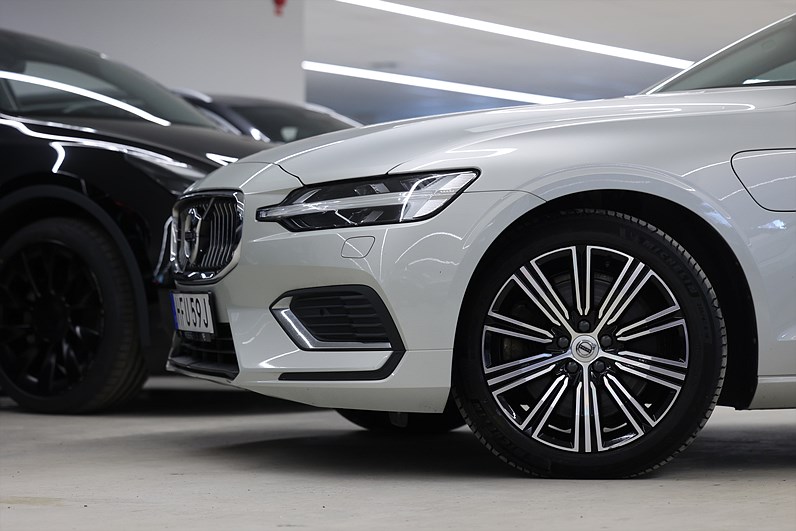 Volvo V60 Recharge T6 AWD 340hk Inskription Exp Navi B-kamera