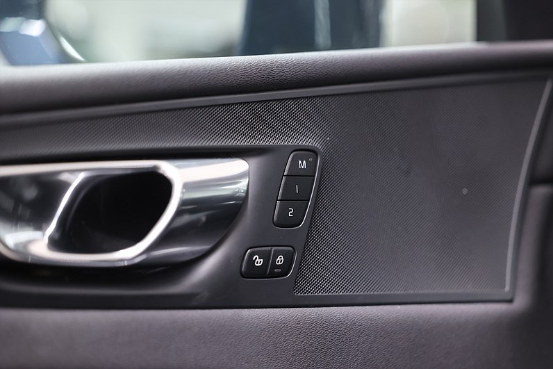 Volvo XC60 Recharge T8 AWD *Hjulkampanj!* Inscription HUD Pano 360