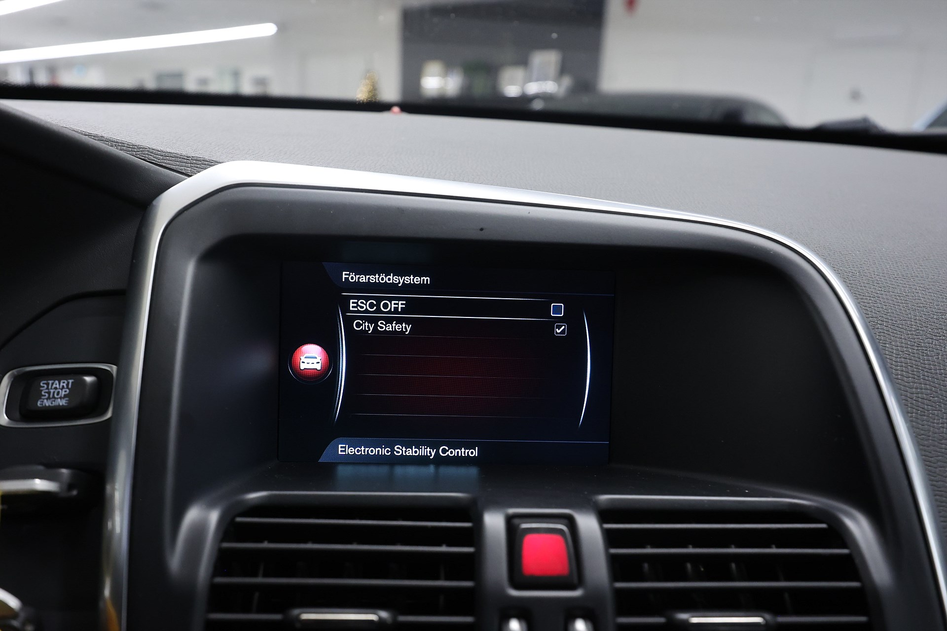 Volvo XC60 D4 190hk *Hjulkampanj!* R-Design Navi PDC Drag Värmare Drag