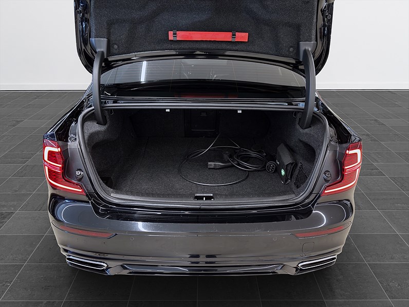 Volvo S60 Recharge T8 392hk R-Design Navi CarPlay B-Kamera