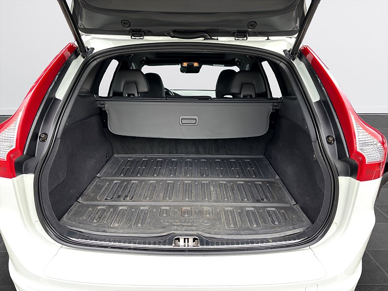 Volvo XC60 D4 AWD 190hk Drag Keyless Skinn B-Kamera VOC Pano