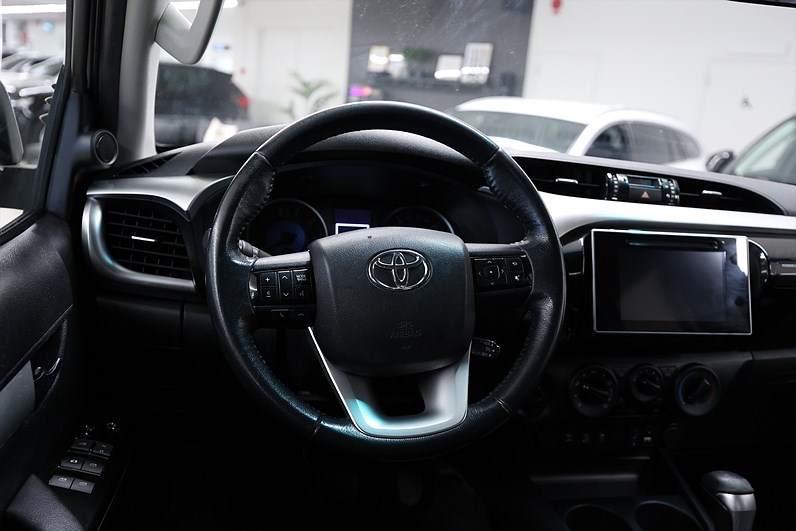 Toyota Hilux Dubbelhytt 2.4 AWD 150hk Invicible Drag Flaklock