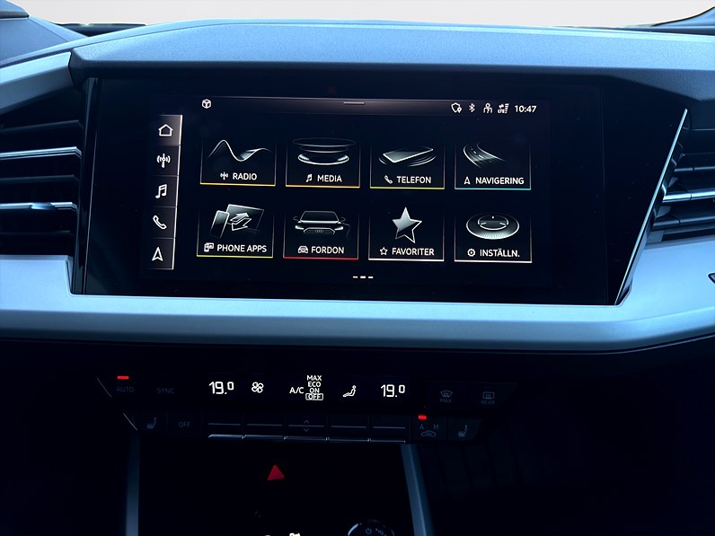 Audi Q4 40 e-tron 204hk Comfort CarPlay Värmare Drag PDC