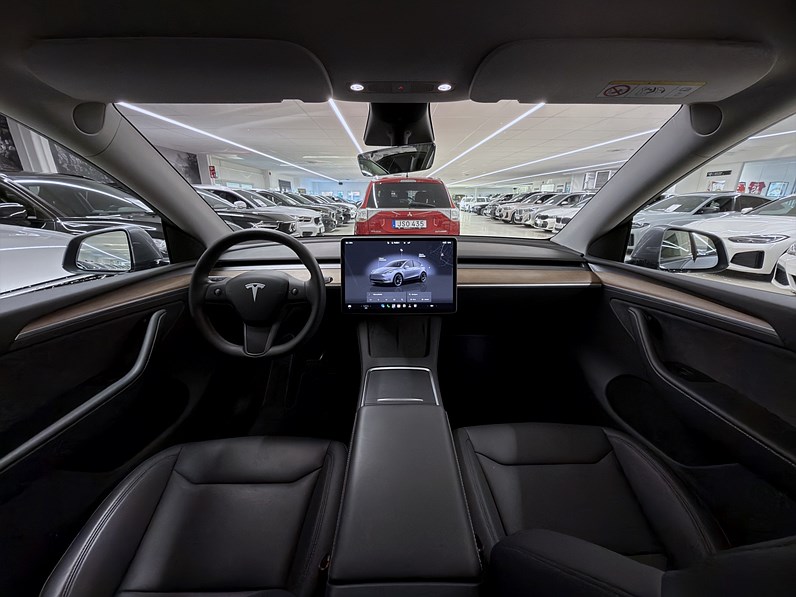 Tesla Model Y Long Range 514hk Pano Drag Läder B-Kamera AWD
