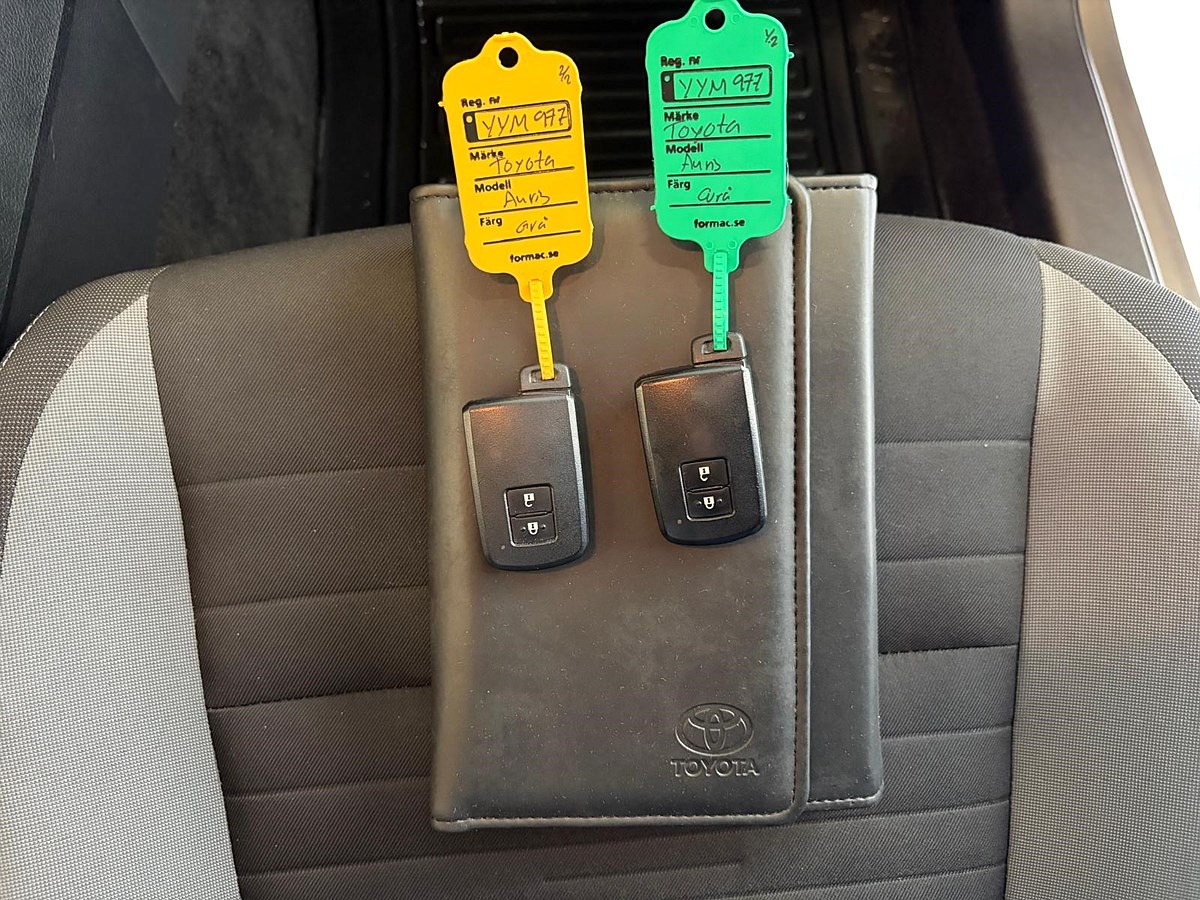 Toyota Auris Hybrid e-CVT, 136hk, 2017