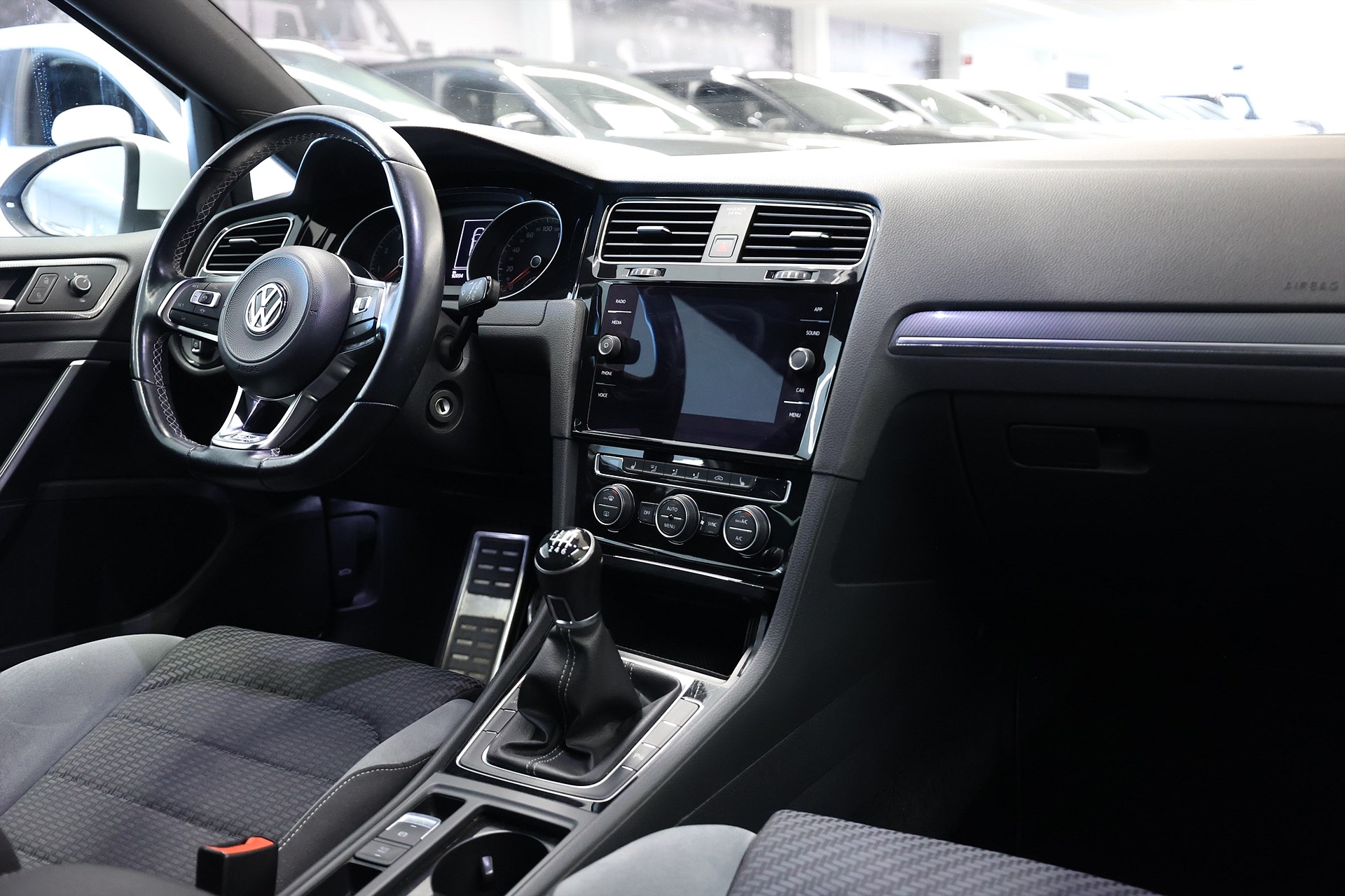 Volkswagen Golf 5-dörrar 1.5 TSI 150hk R Line CarPlay PDC