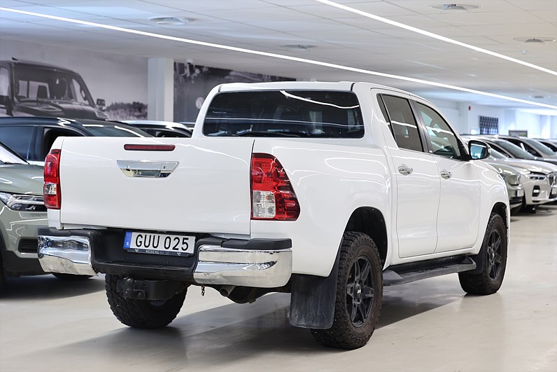 Toyota Hilux 2.4 AWD 150hk Drag B-kamera Värmare Skinn MOMS