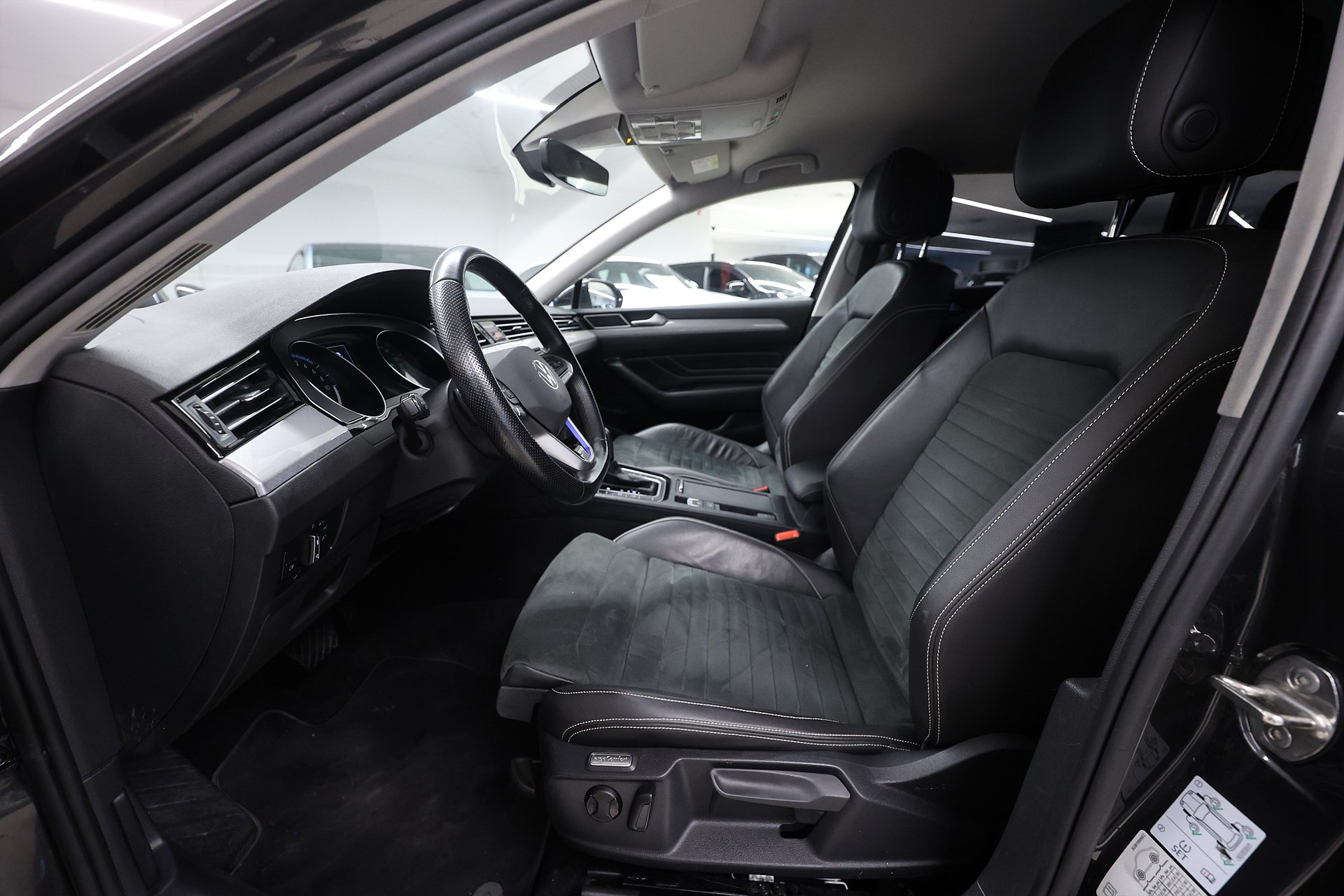 Volkswagen Passat SC 1.4 TSI 218hk *Hjulkampanj!* GTE Värmare Navi Drag MOMS