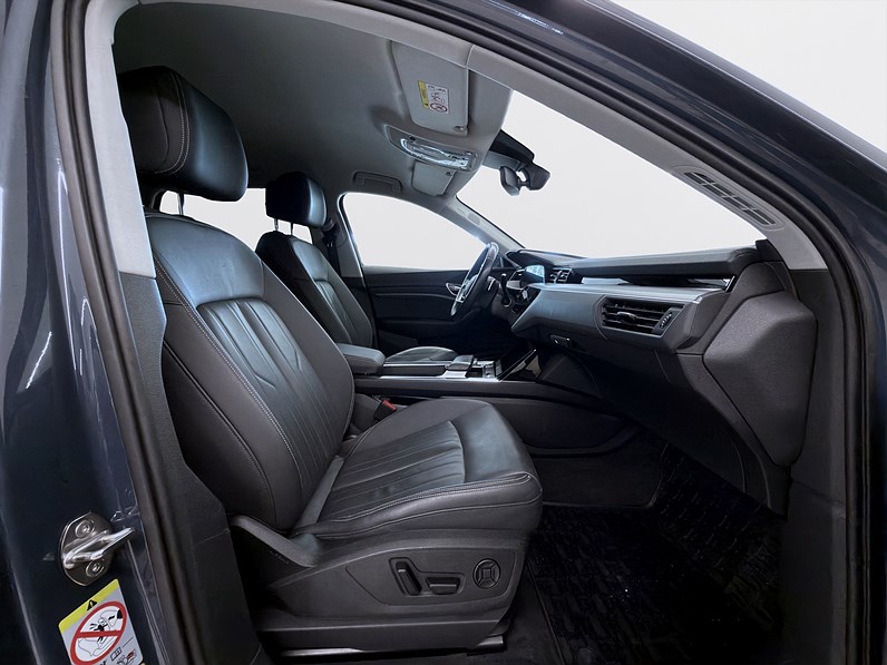 Audi Q8 50 e-tron quattro 340hk Helg på Moberg! B&O B-Kamera Luftfjädring