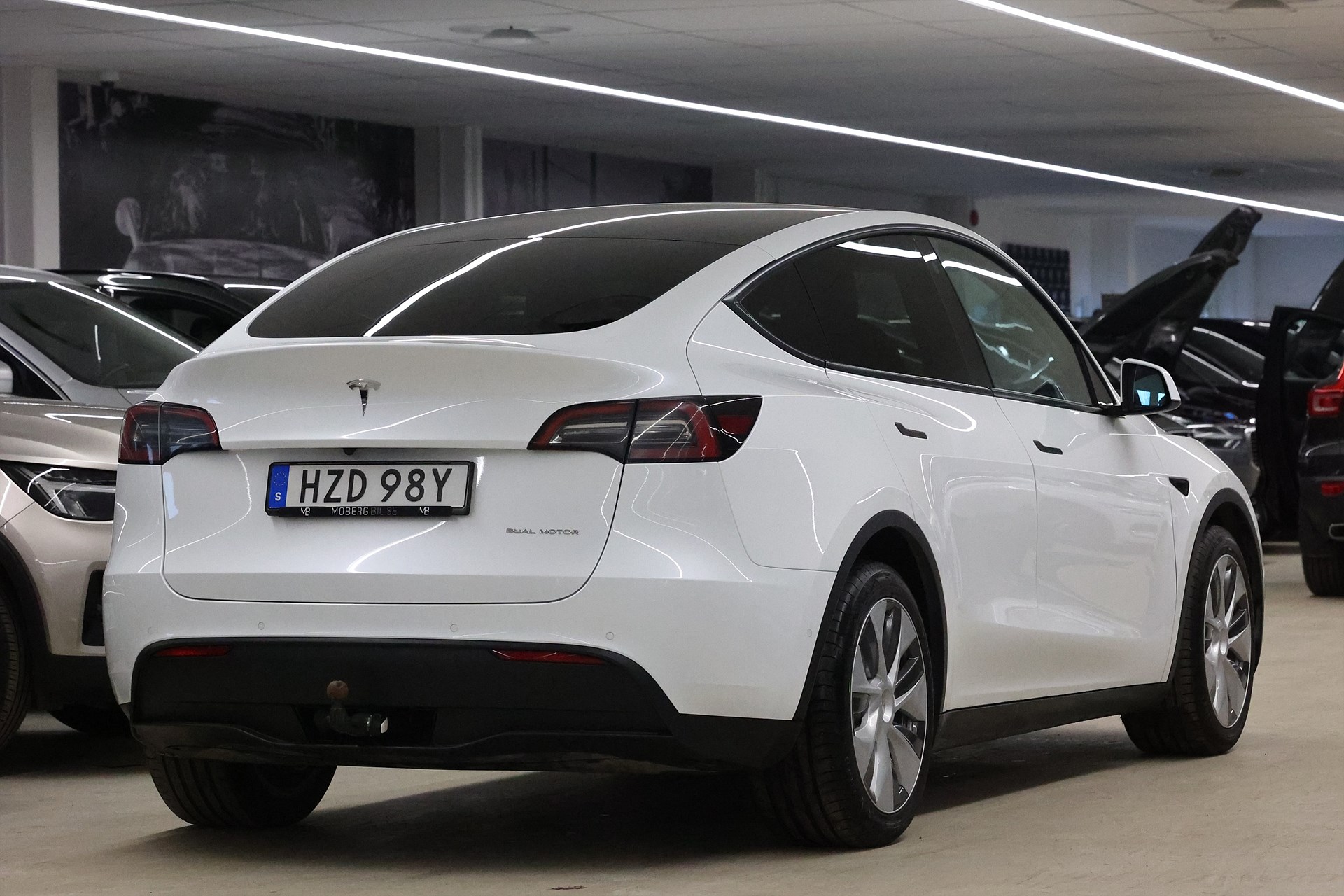 Tesla Model Y Long Range AWD 514hk Pano Drag Navi Läder