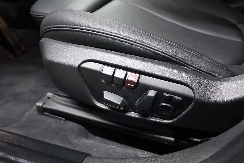 BMW X2 xDrive25e 220hk M Sport Shadow HUD H/K Skinn