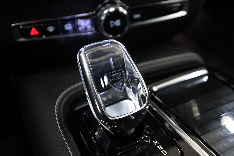 Volvo V60 Recharge T6 AWD 350hk Plus Dark Värmare B-kamera Navi