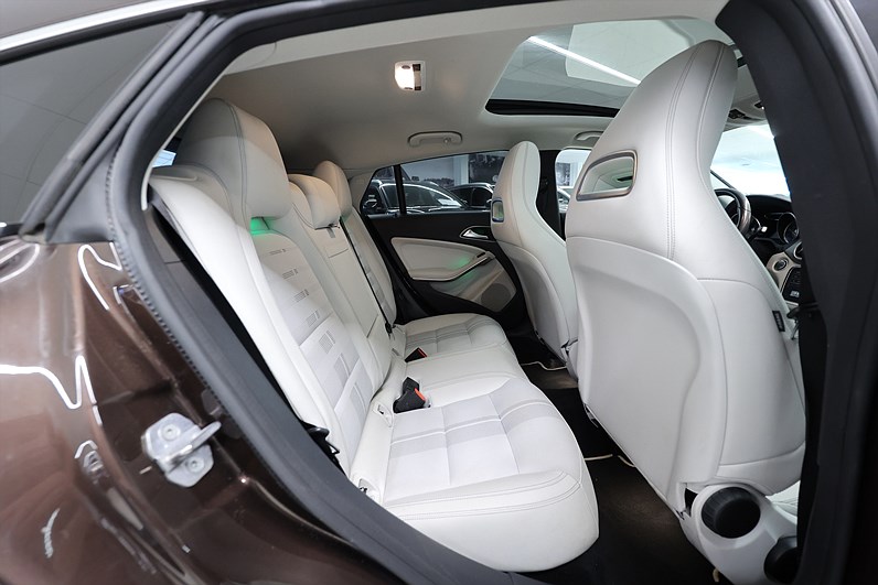 Mercedes-Benz CLA 250 4MATIC 211hk B-kamera H/K Pano Keyless