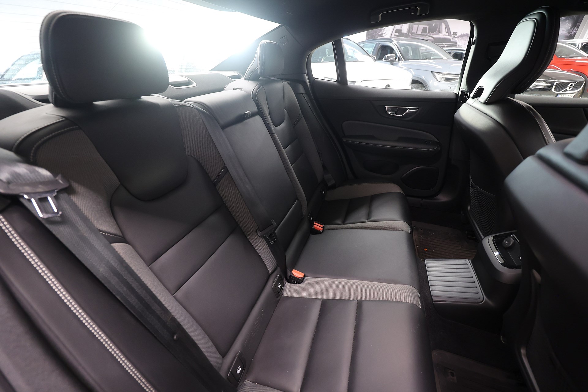 Volvo S60 Recharge T8 AWD 456hk R-Design H/K Drag