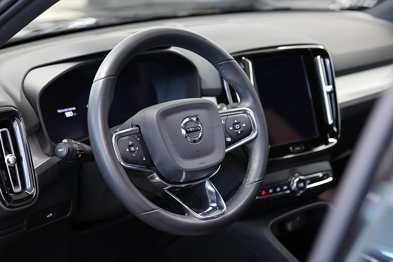 Volvo XC40 B4 AWD 197hk Core B-Kamera Keyless MOMS