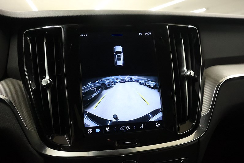 Volvo V60 Recharge T6 AWD 350hk Core H/K Läder Keyless Navi Drag