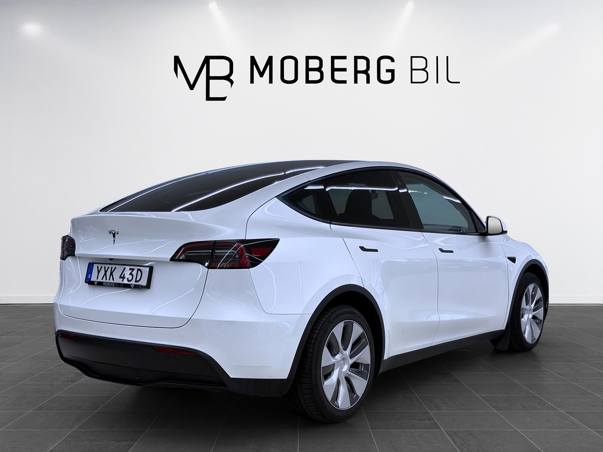 Tesla Model Y Long Range AWD 514hk Pano Drag Läder Navi