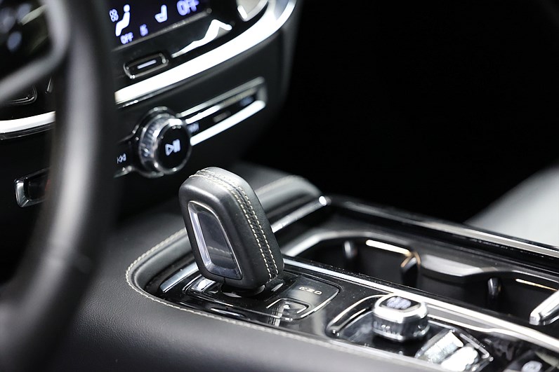 Volvo V60 T6 AWD TwEn 340hk R Design B-Kamera VOC Keyless
