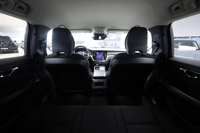 Volvo V60 B4 Cross Country 197hk *Hjulkampanj!* Momentum H/K