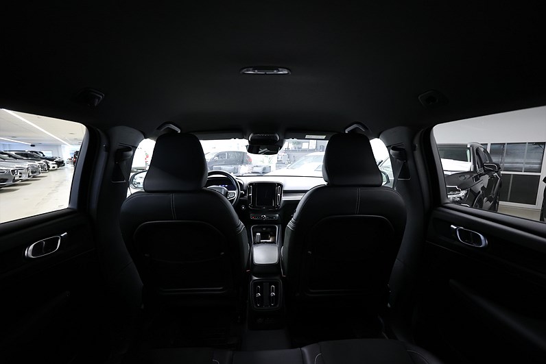 Volvo XC40 D3 150hk R-Design Värmare B-kamera Drag Navi