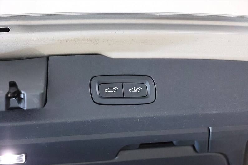 Volvo V60 Cross Country B4 AWD 197hk Momentum H/K Drag