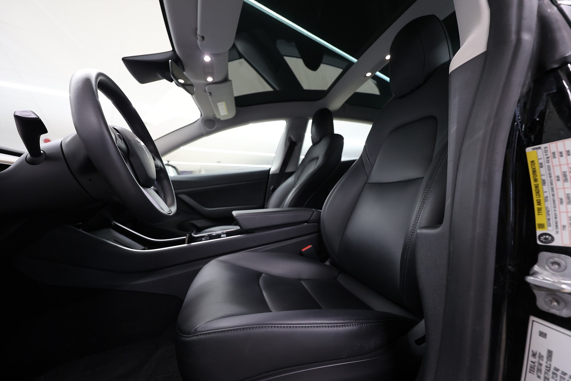 Tesla Model 3 Standard Range Plus 258hk AP Pano Skinn MOMS