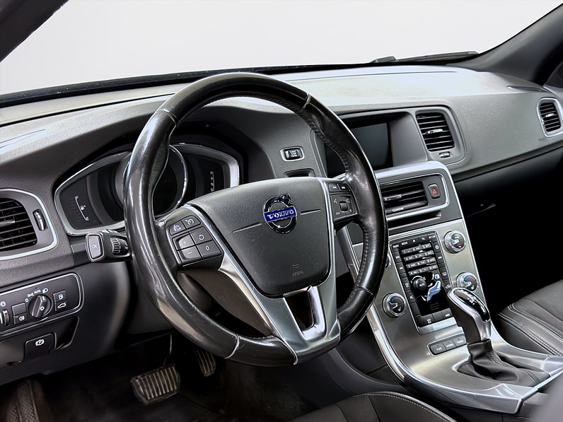Volvo V60 D5 Twin Engine AWD 231hk Classic Momentum Drag Navi