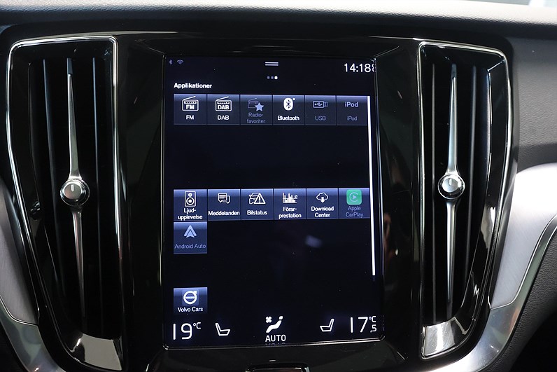 Volvo V60 Recharge T6 AWD 340hk Momentum Pano H/K Keyless