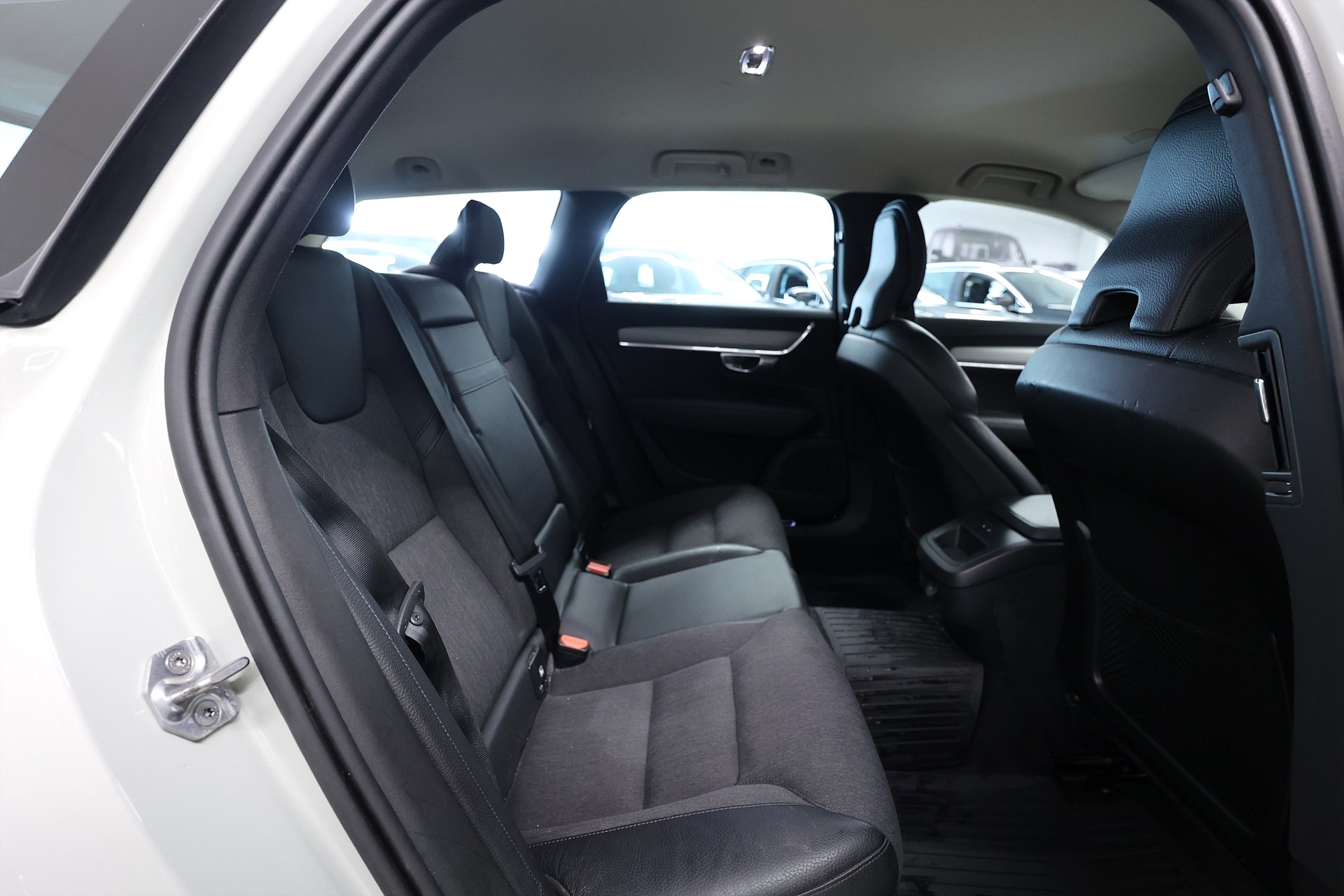 Volvo V90 Cross Country D4 AWD Momentum B-kamera Keyless MOMS