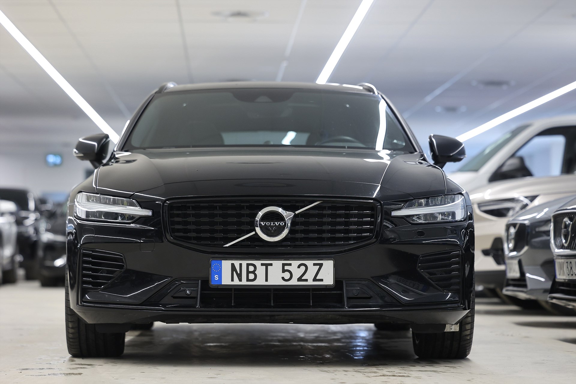 Volvo V60 Recharge T8 AWD 456hk R-Design B&W HUD Pano