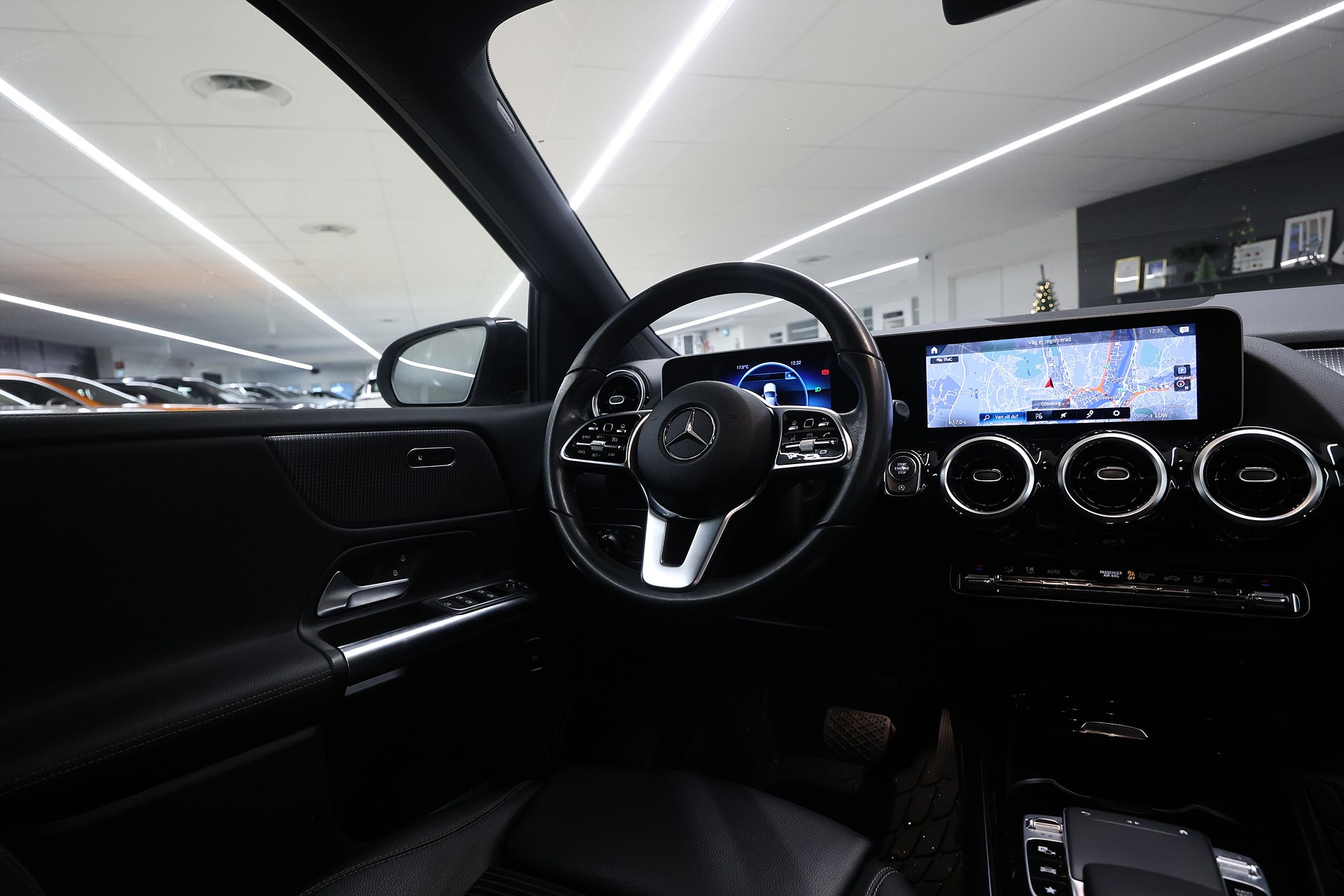 Mercedes-Benz B 180 136hk *Hjulkampanj!* Drag B-kamera Navi