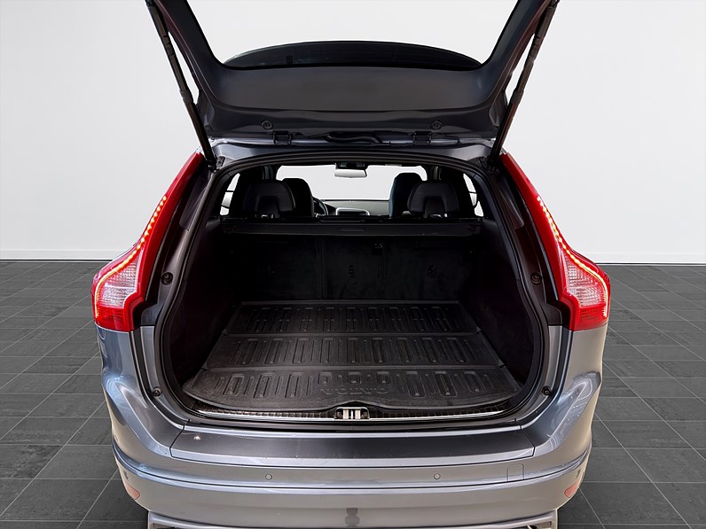 Volvo XC60 D4 AWD 190hk R-Design Navi Drag Pano B-Kamera