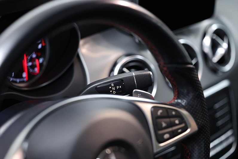 Mercedes-Benz GLA 250 4M AMG Line Pano B-kamera Navi