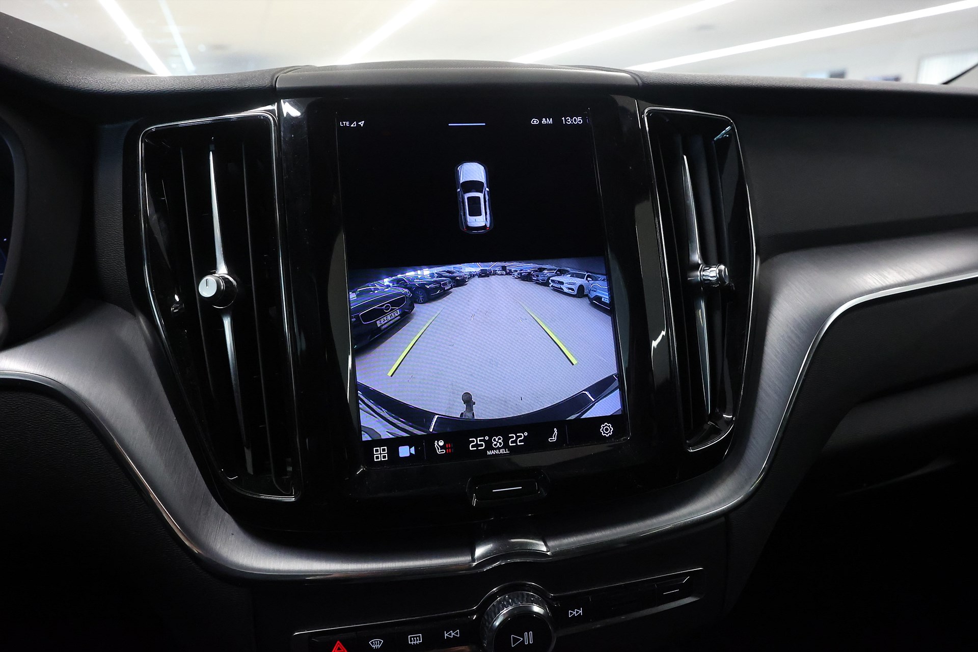 Volvo XC60 Recharge T6 AWD 340hk Momentum Pano Navi Drag