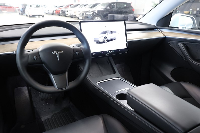 Tesla Model Y Standard Range 299hk Pano Läder Navi Drag B-Kamera
