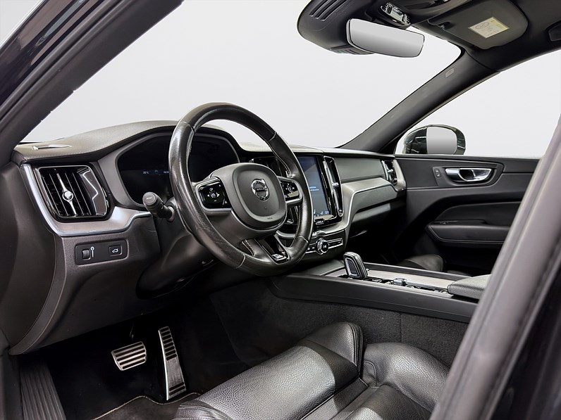 Volvo XC60 B4 AWD 197hk R-Design HUD 360 Pano Drag